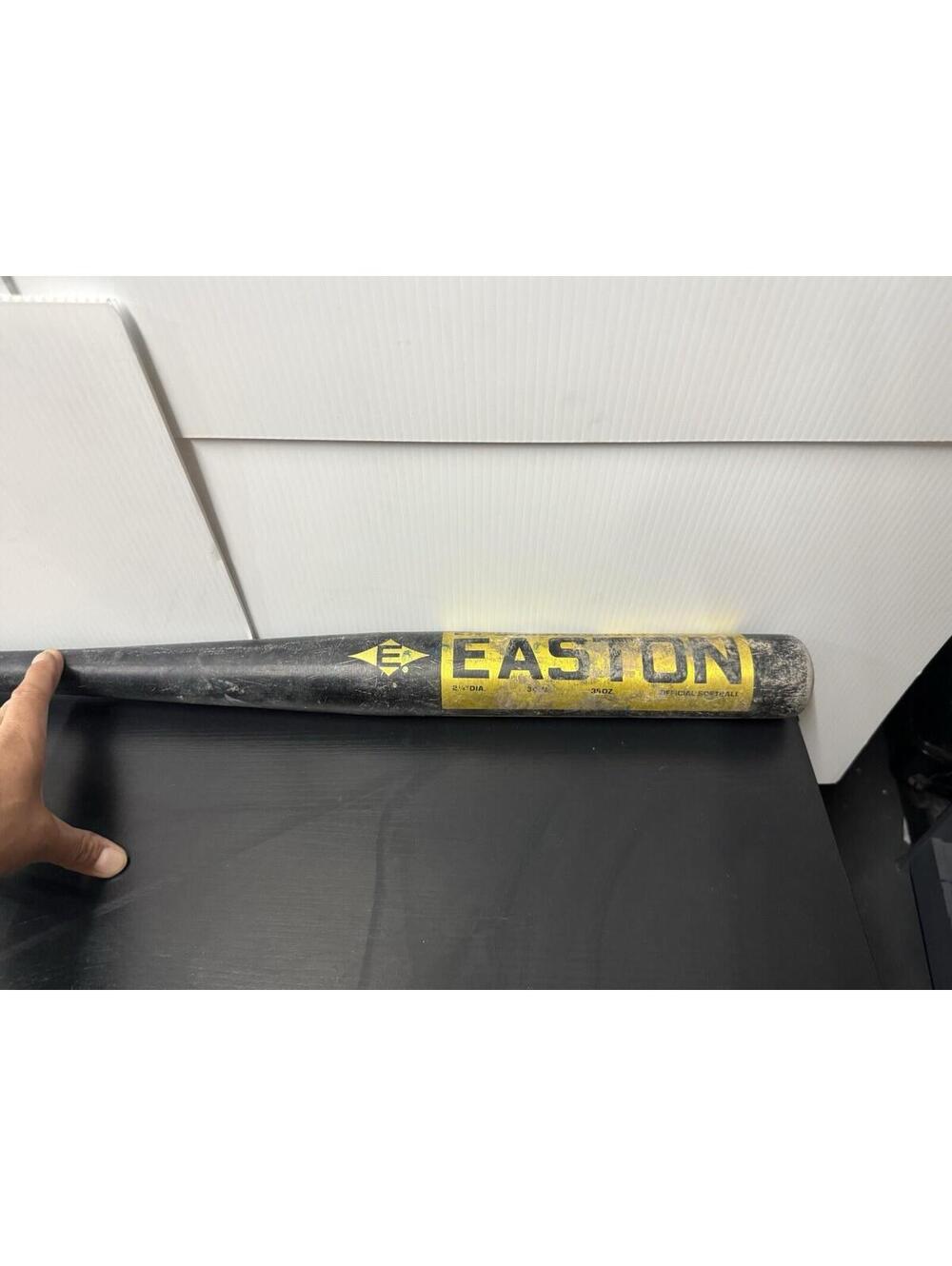 Easton Black Magic Softball Bat 34” 35oz Alloy Slowpitch Adult 2 1/4 Barrel